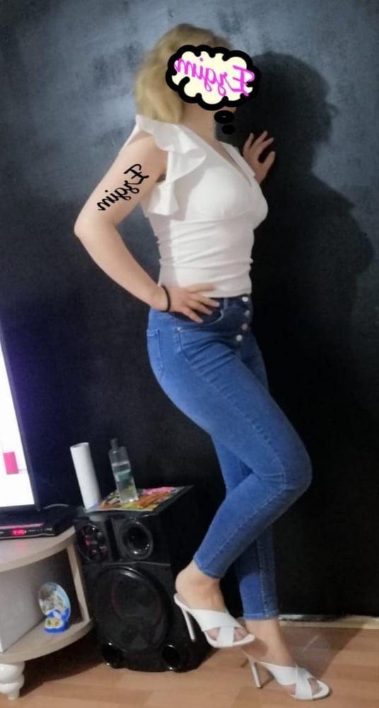 25P Turkish MILFS Mom Ev Hanimi Ezgi Mama Turkey Mom