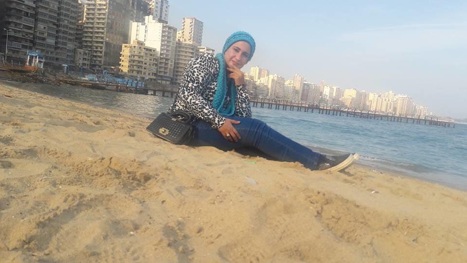 25P Hanaa - muslim hijabi hot egyptian lawyer