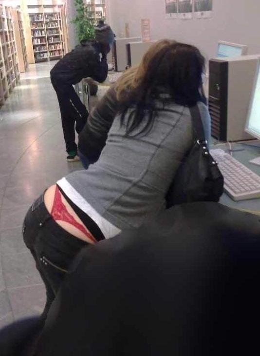 25P Candid young slut : thong VI