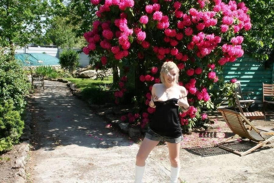25P Web Slut Raquel