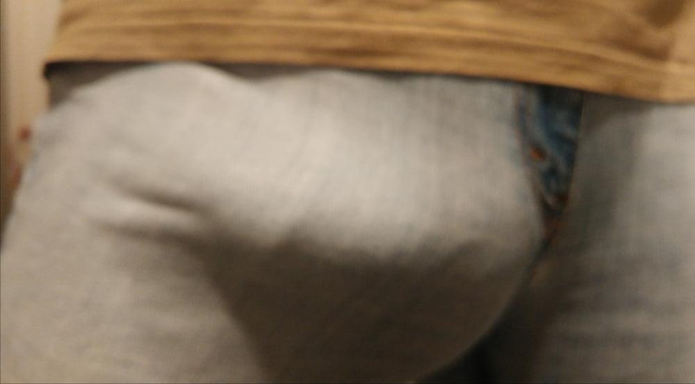 8P Slut cruising jeans.