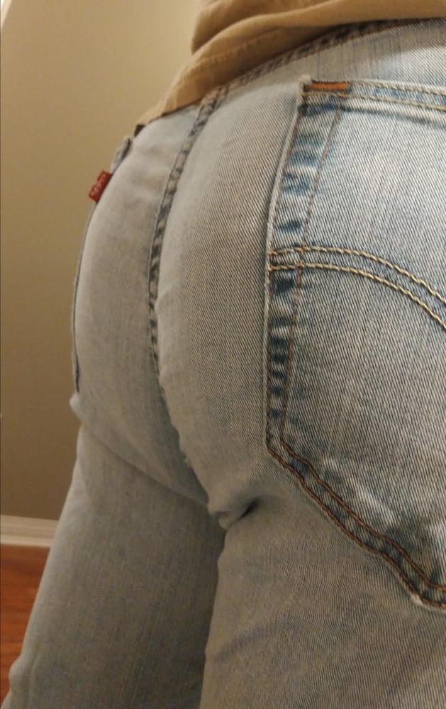 8P Slut cruising jeans.