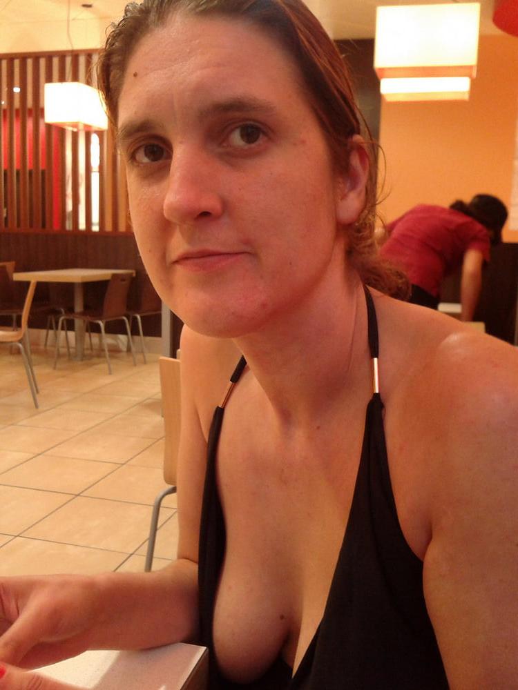 25P 9. UK wife poses nude for hubby