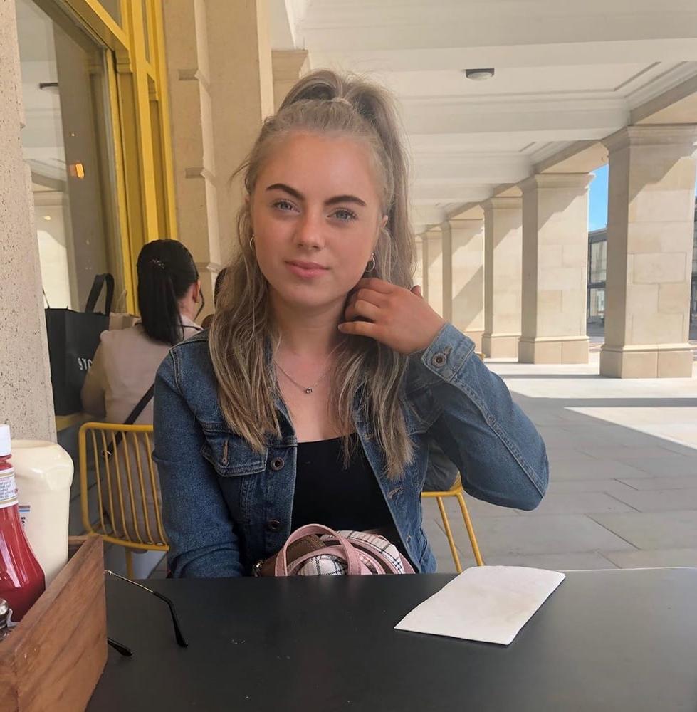 25P Chav slut Aimee