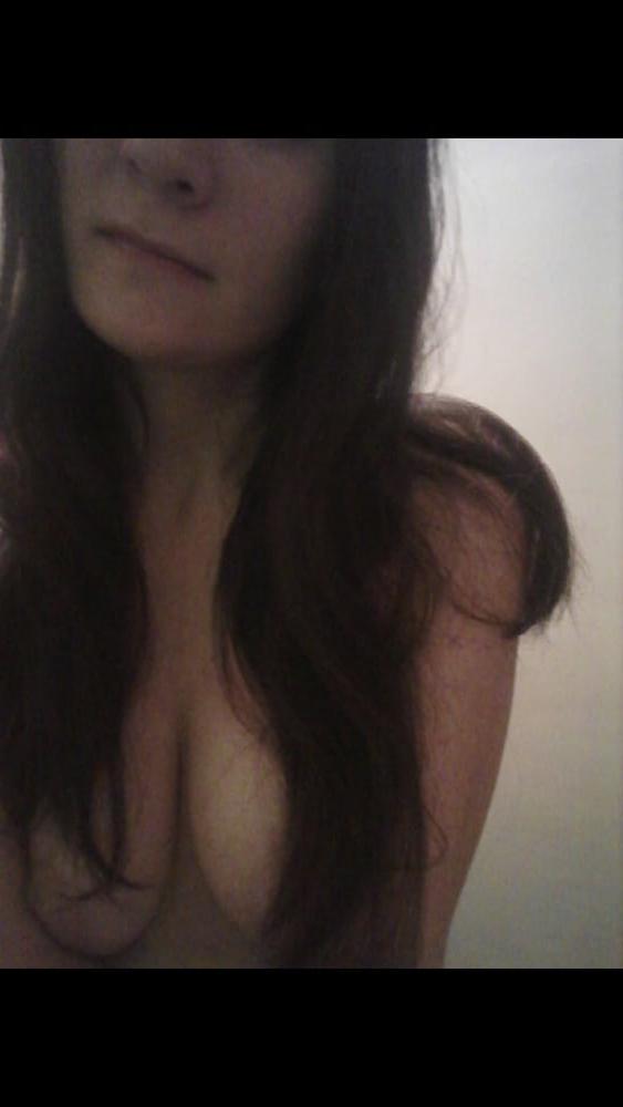 25P Slut Carla Exposed