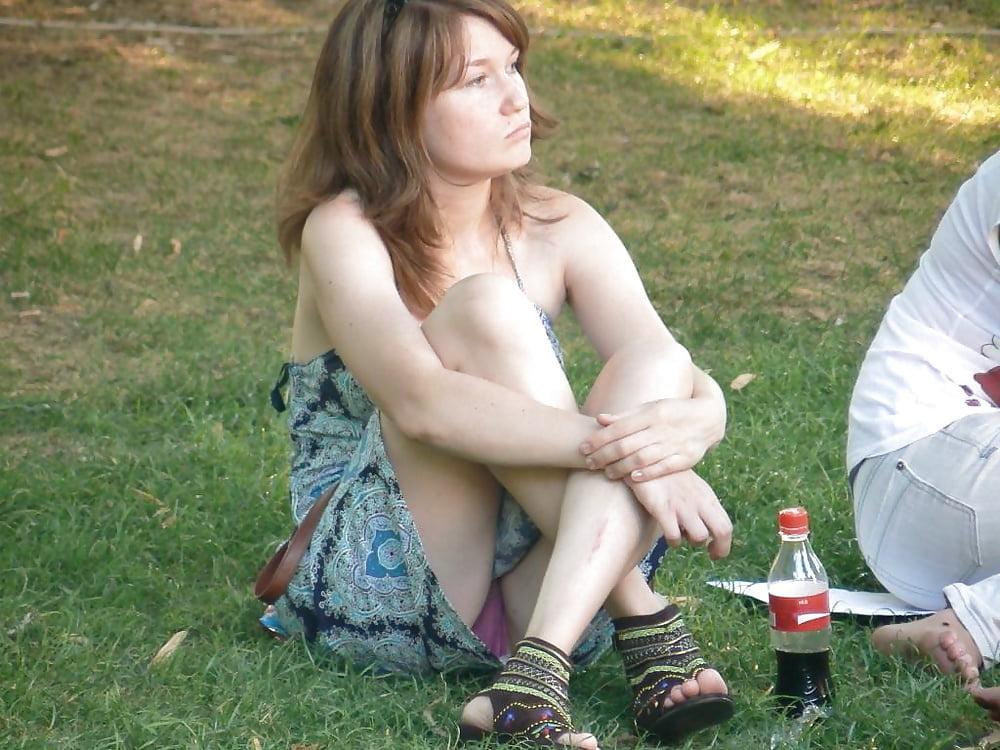 25P Candid young slut : upskirt IX