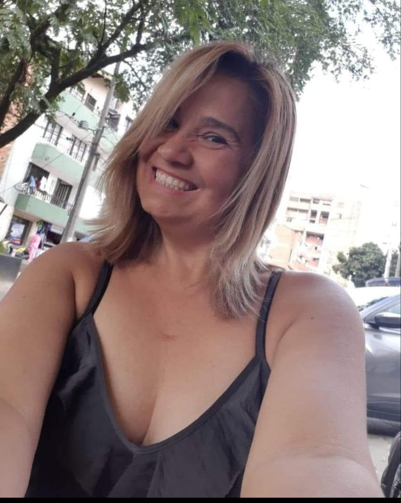25P Delicious Mature Mom
