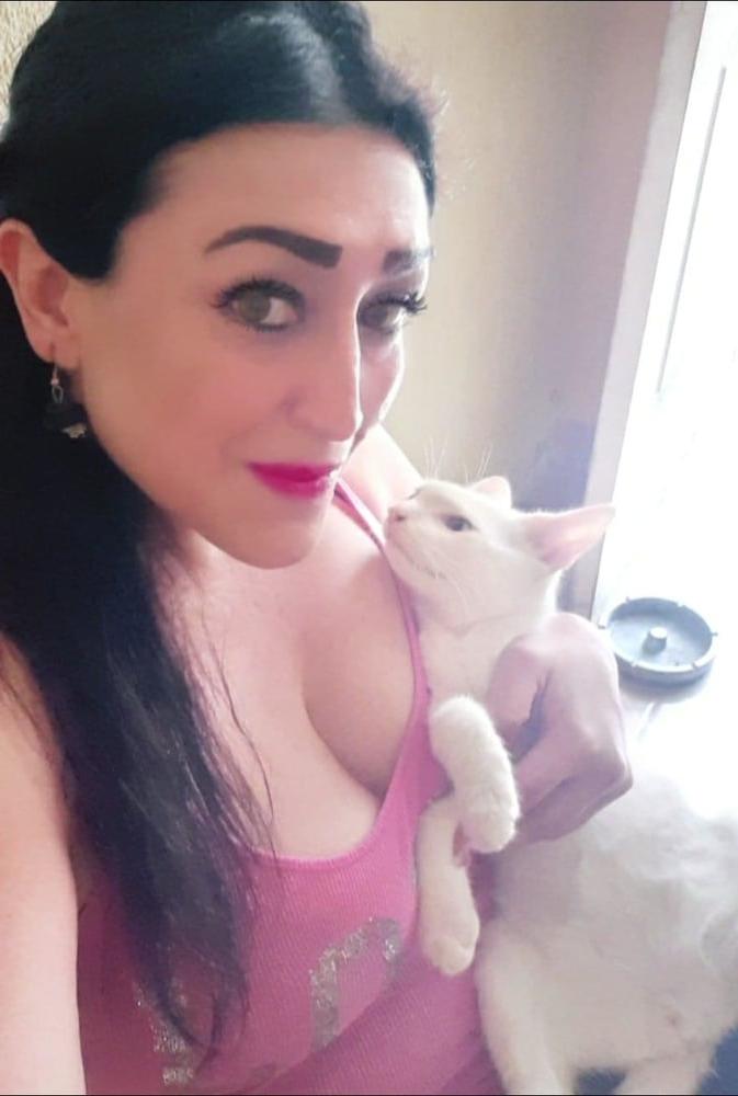 25P Delicious Mature Mom