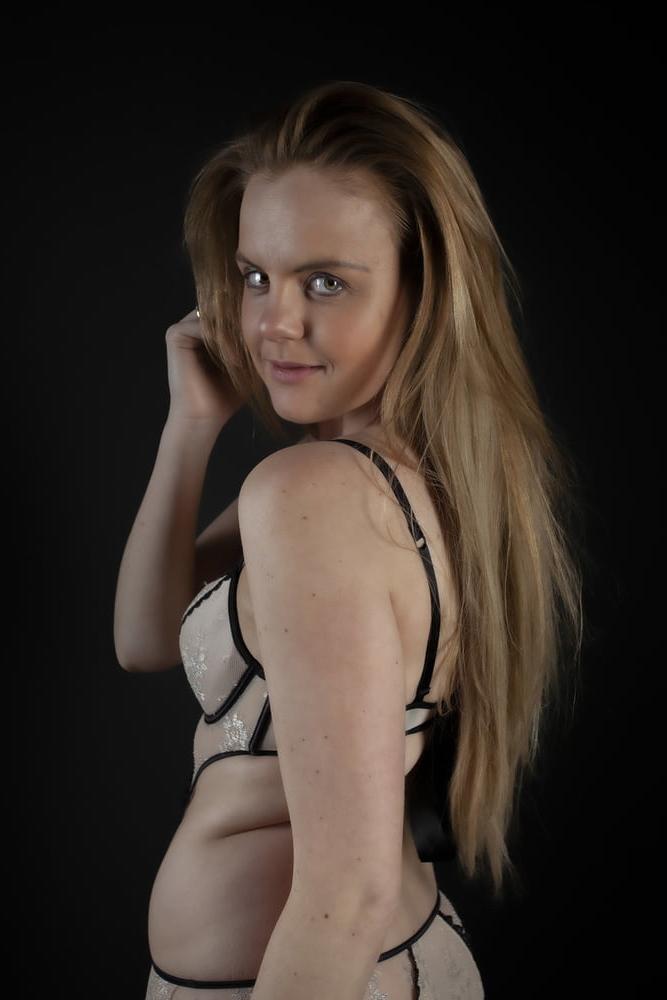 21P Karen, sexy UK MILF Slut