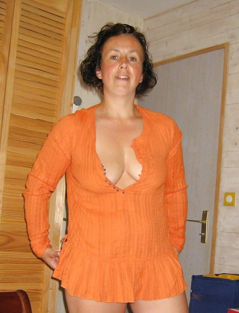25P Mature Slut Loving To Show All