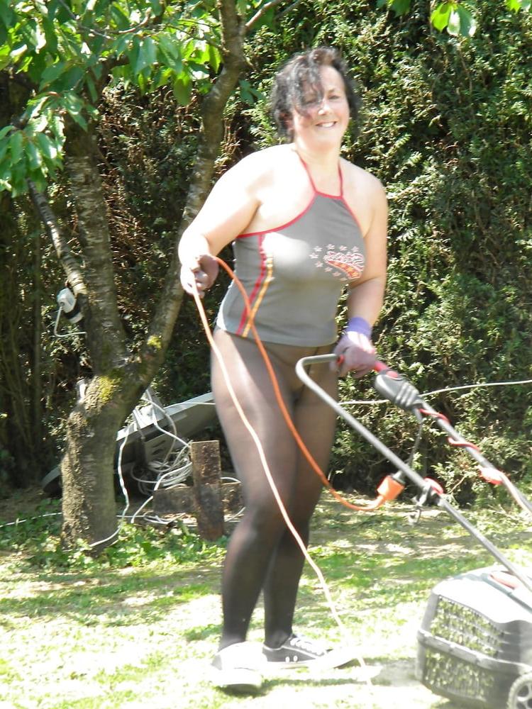 25P Mature Slut Loving To Show All