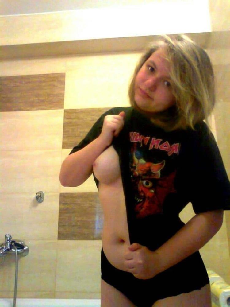 25P Stupid slut dont know - repost this slut and make famous