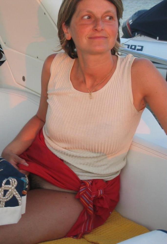 25P Mature Hairy Slut Katie