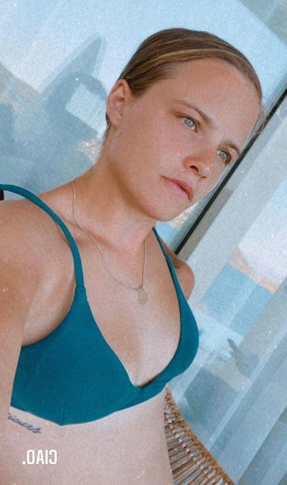 24P Sexy Slut Jasna