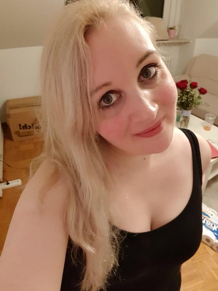 25P Exposed Slut Yvonne