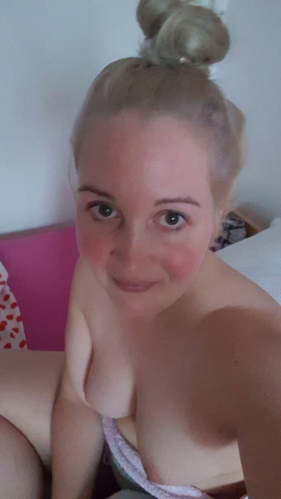 25P Exposed Slut Yvonne