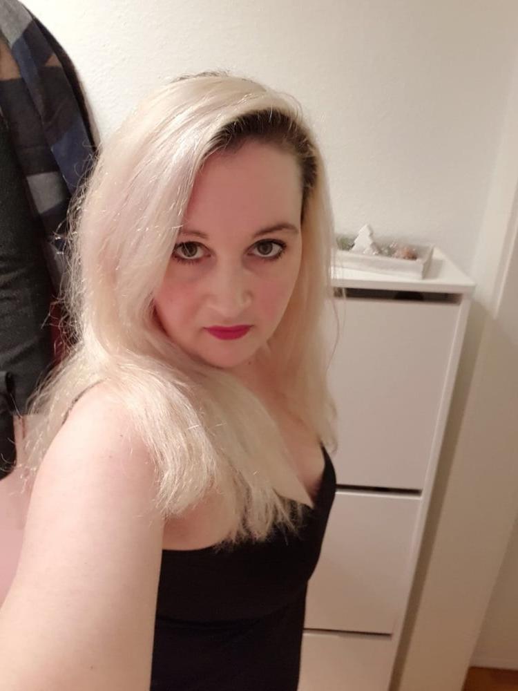 25P Exposed Slut Yvonne