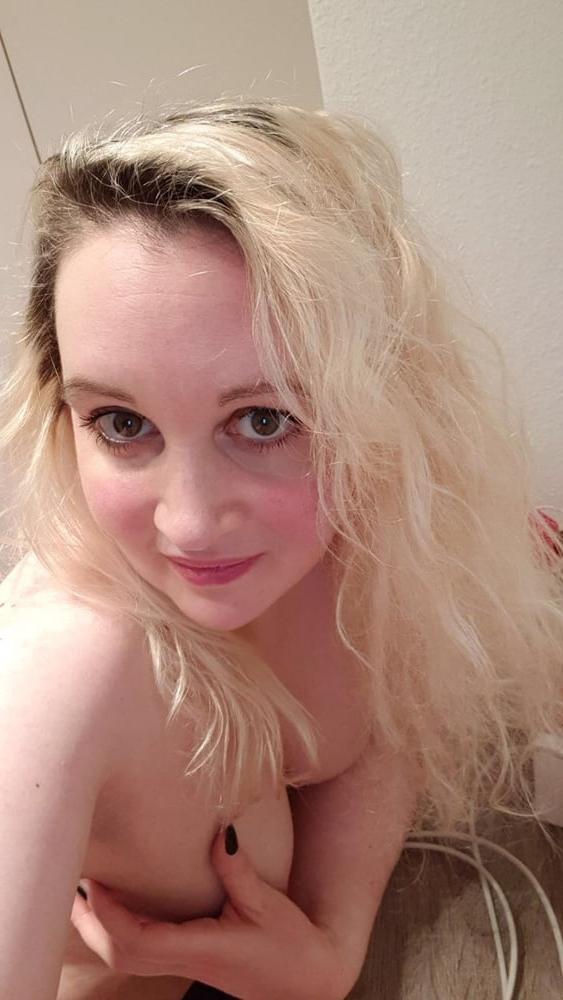 25P Exposed Slut Yvonne
