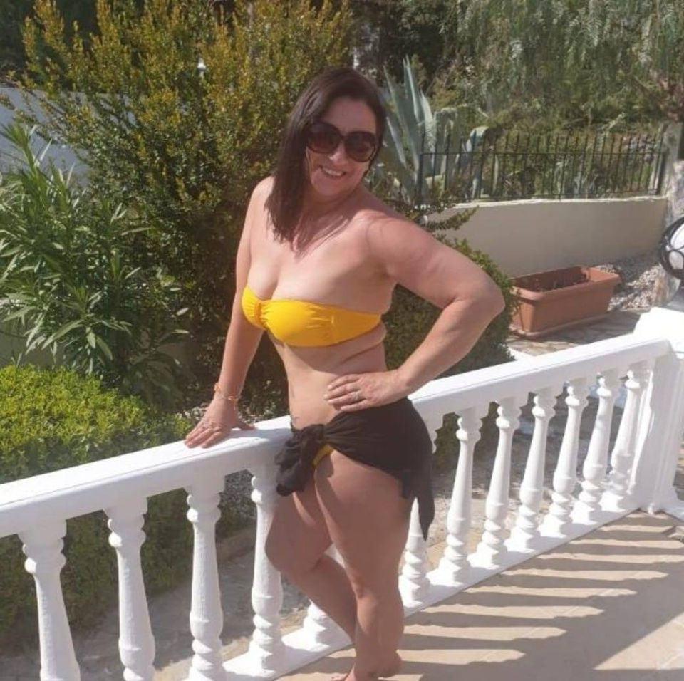 25P British UK Matures in Bikinis 26