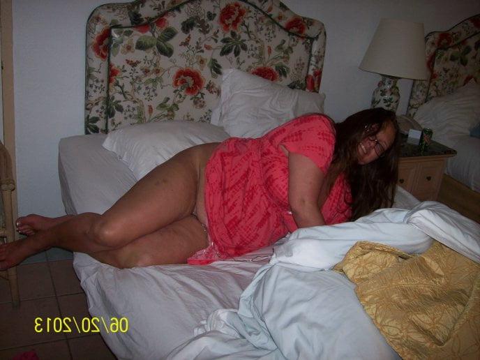 25P 9. Chubby mature wife fucks hubby