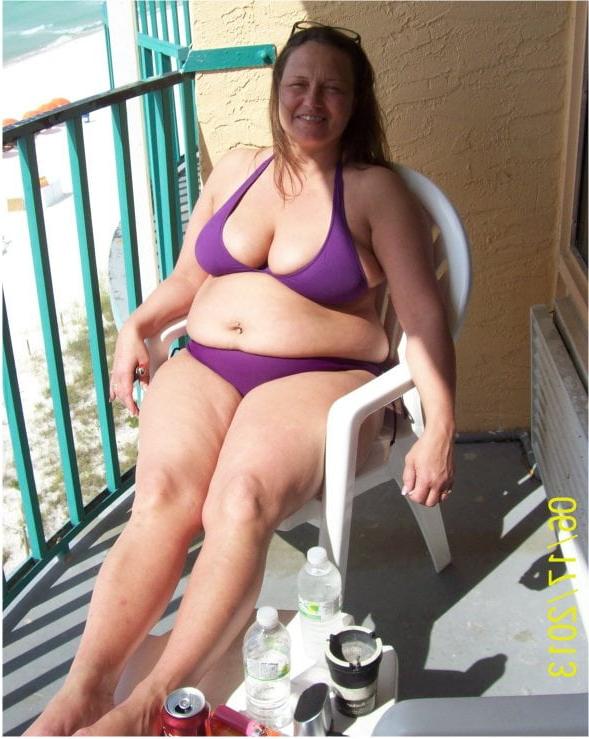 25P 9. Chubby mature wife fucks hubby