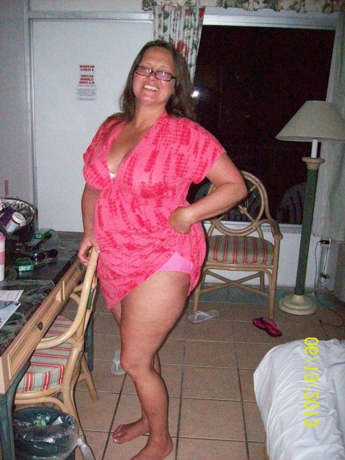 25P 9. Chubby mature wife fucks hubby