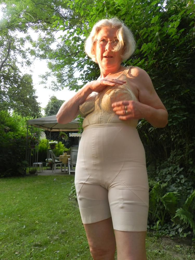 25P Mature Ladies Dressed But Sexy 111