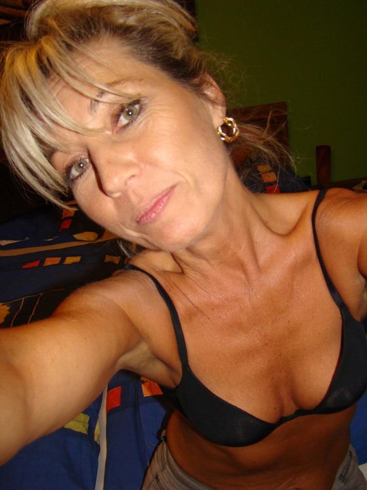 25P Blond Mature