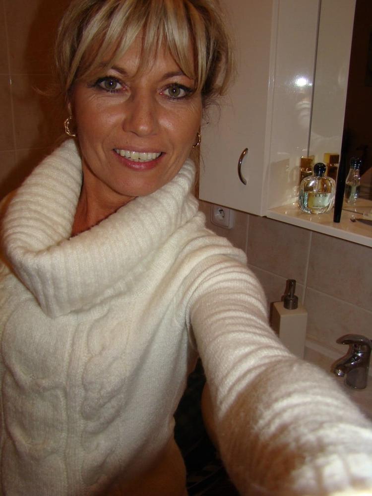 25P Blond Mature