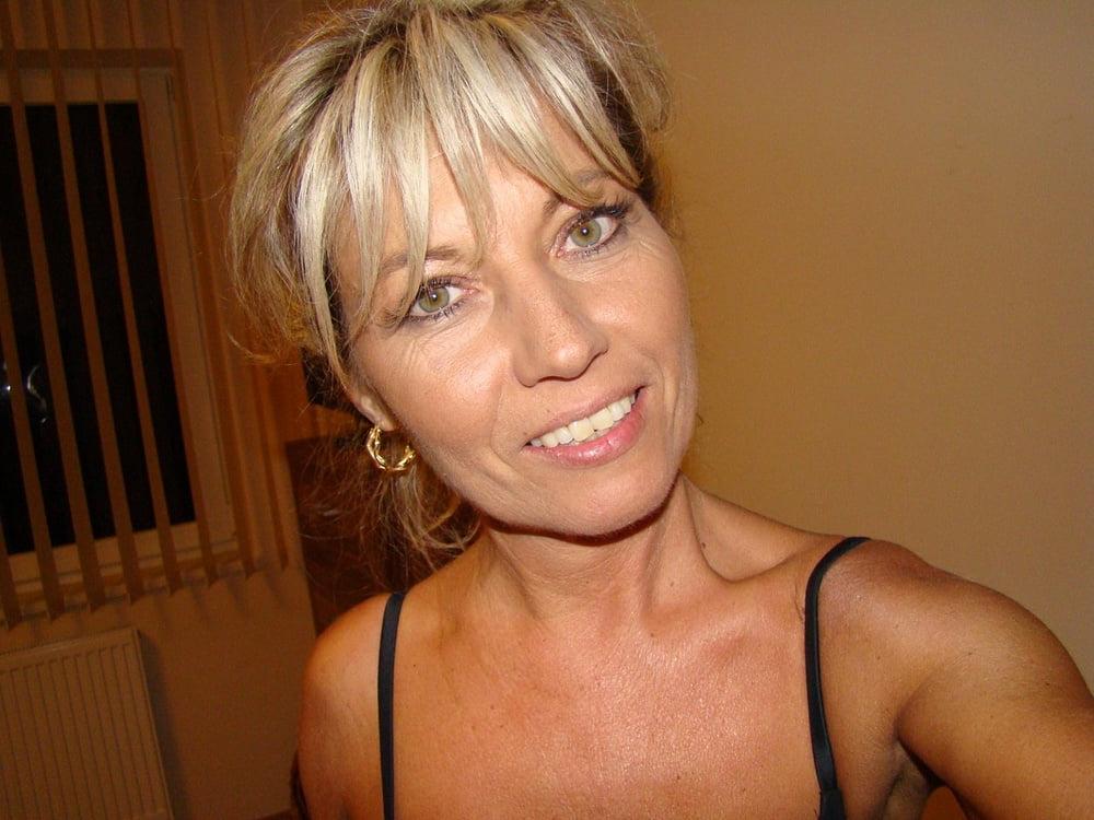 25P Blond Mature
