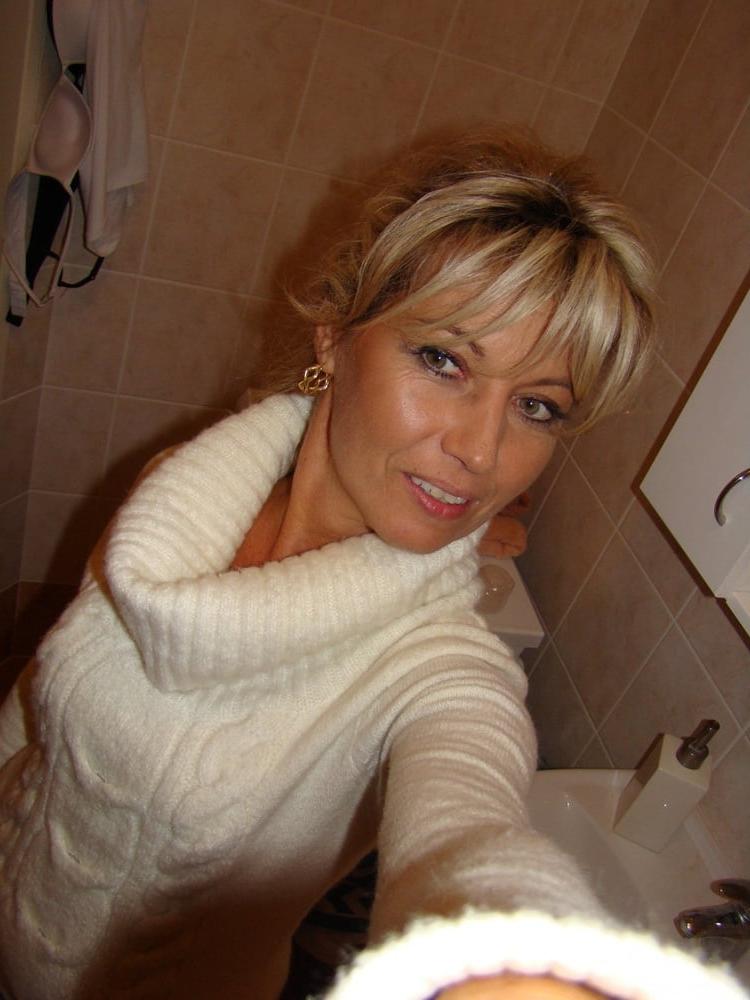 25P Blond Mature