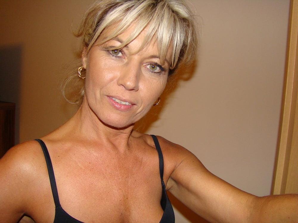 25P Blond Mature