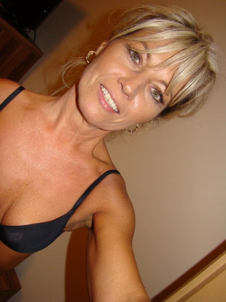 25P Blond Mature