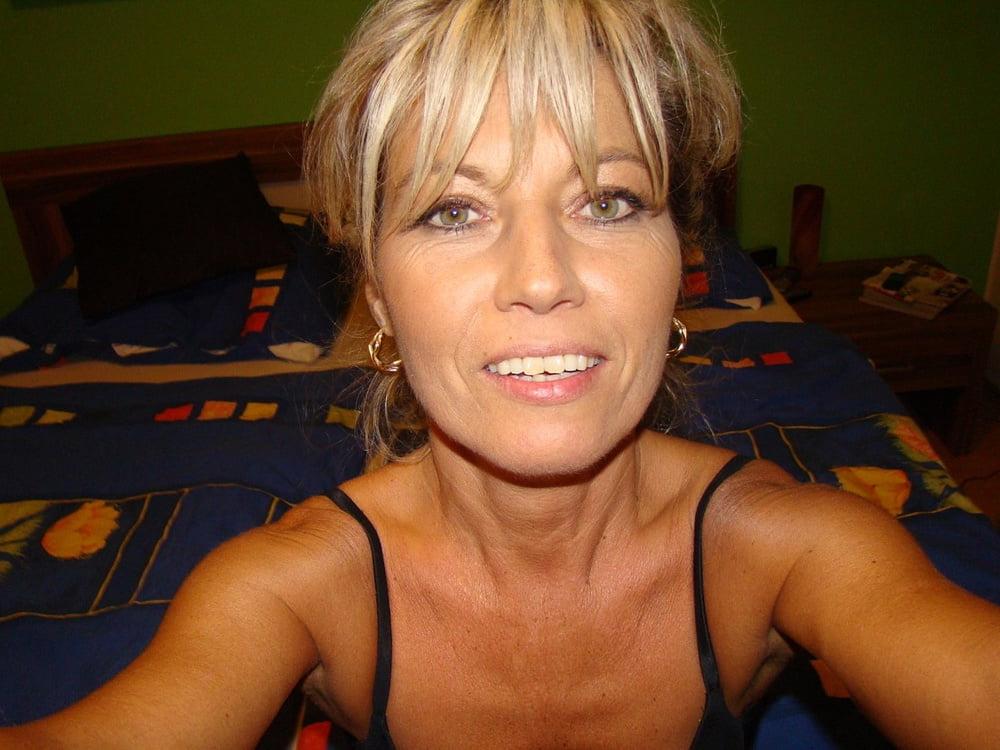 25P Blond Mature