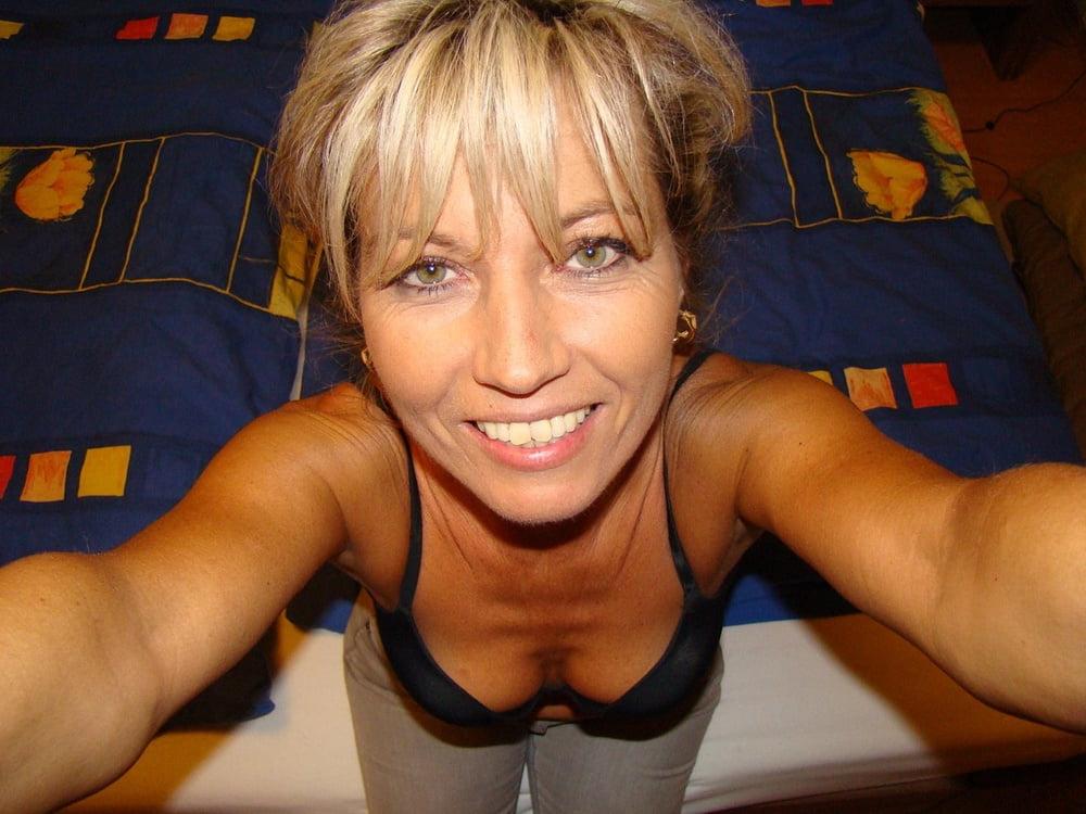 25P Blond Mature