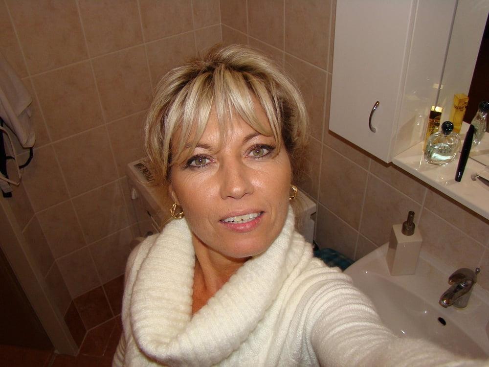 25P Blond Mature