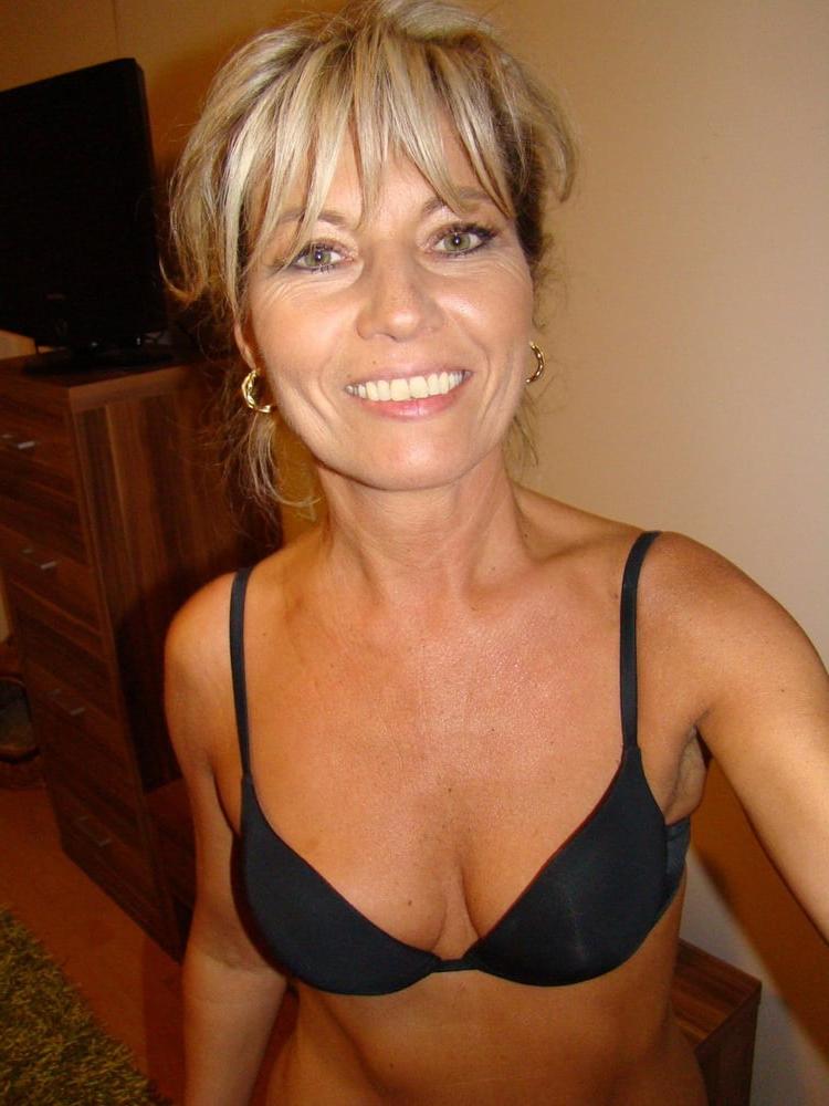 25P Blond Mature