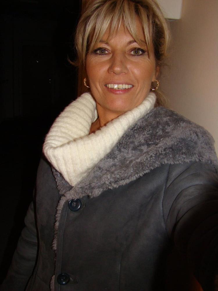 25P Blond Mature