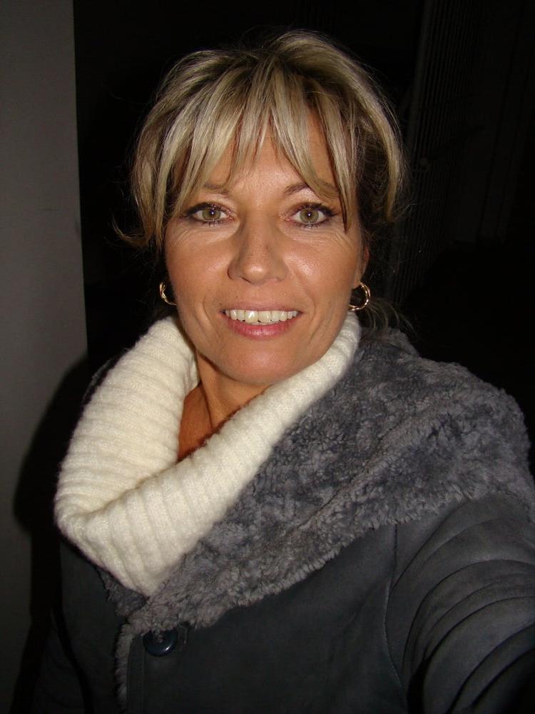 25P Blond Mature