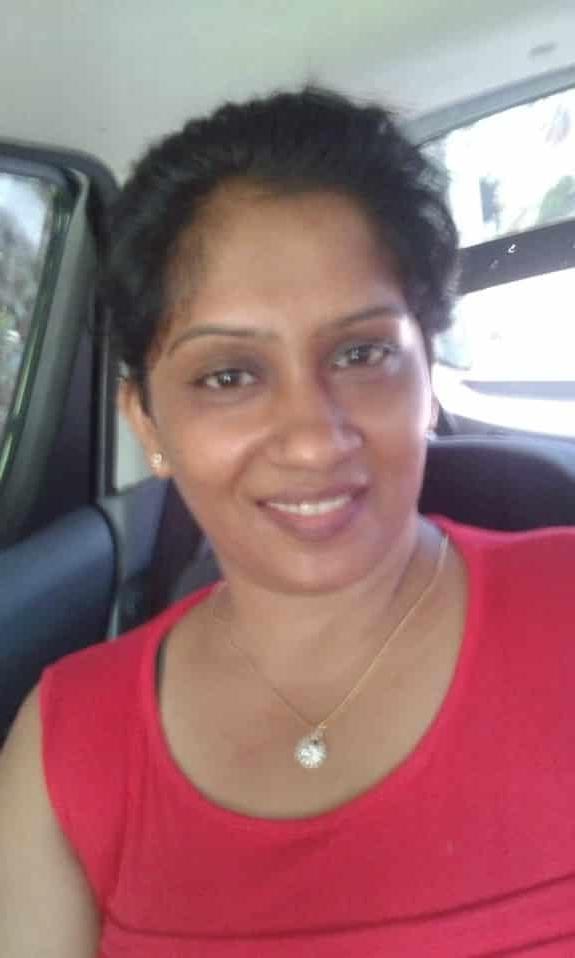 5P indian aunty goes nude in car