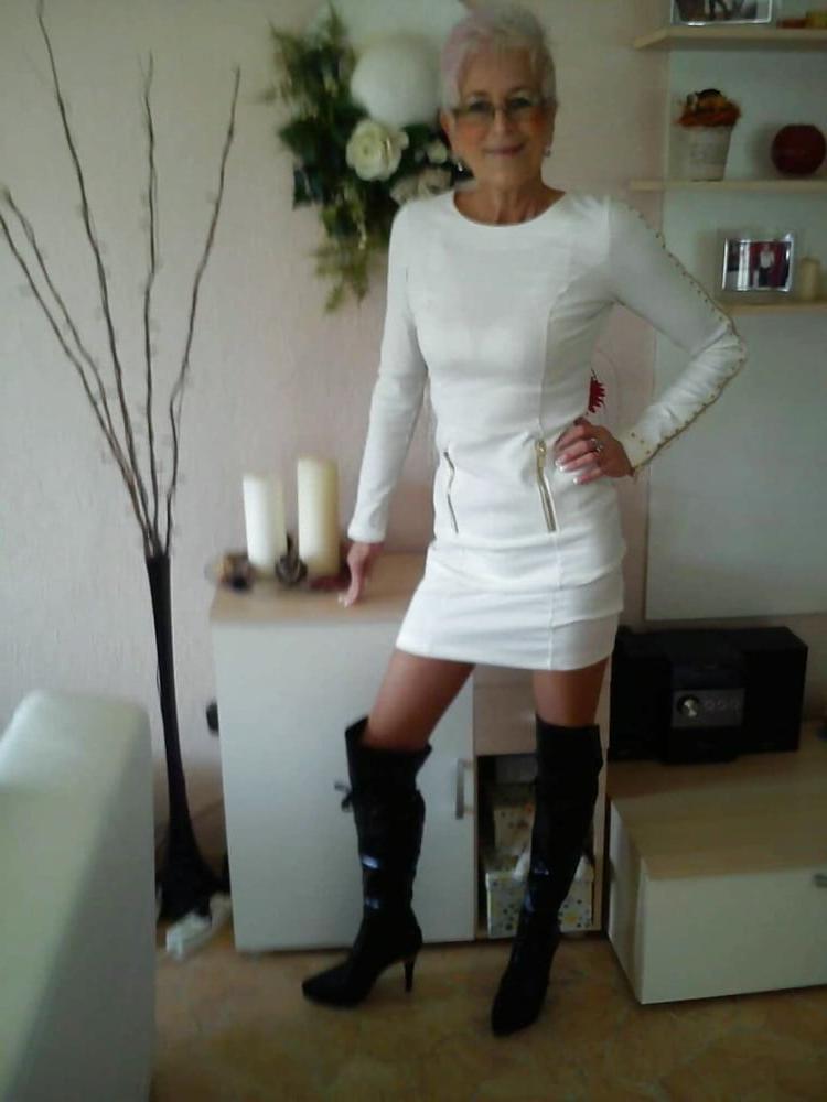 25P Non Nude Mature