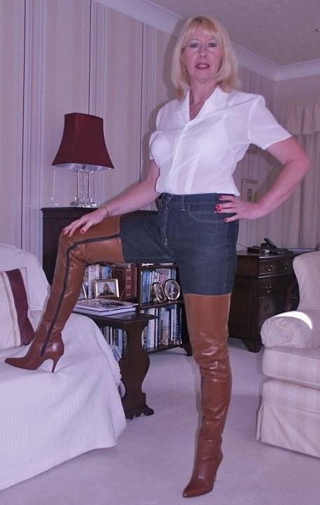 25P Non Nude Mature