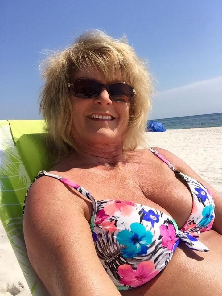25P Mature Ladies Dressed But Sexy 110