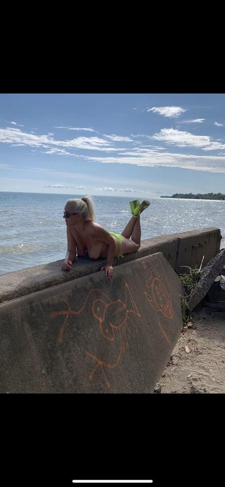 6P Blonde slut at the beach