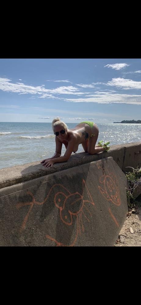 6P Blonde slut at the beach
