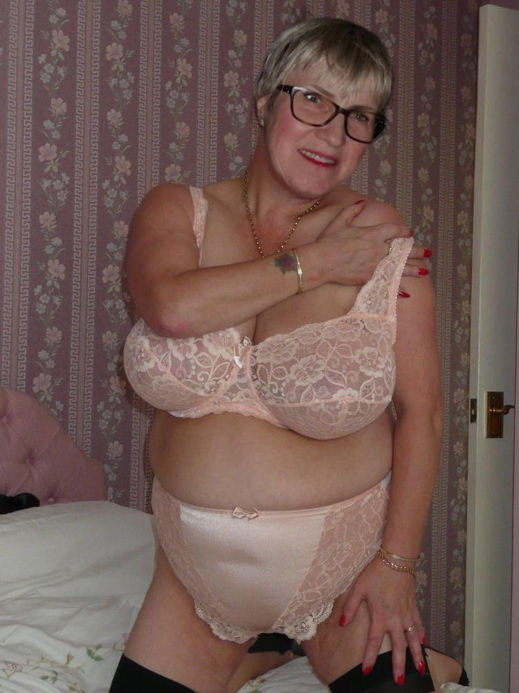 25P Fetisch Fotzen Bitches Nutten Milfs