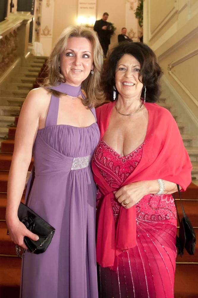 25P Mature Ladies Dressed But Sexy 109