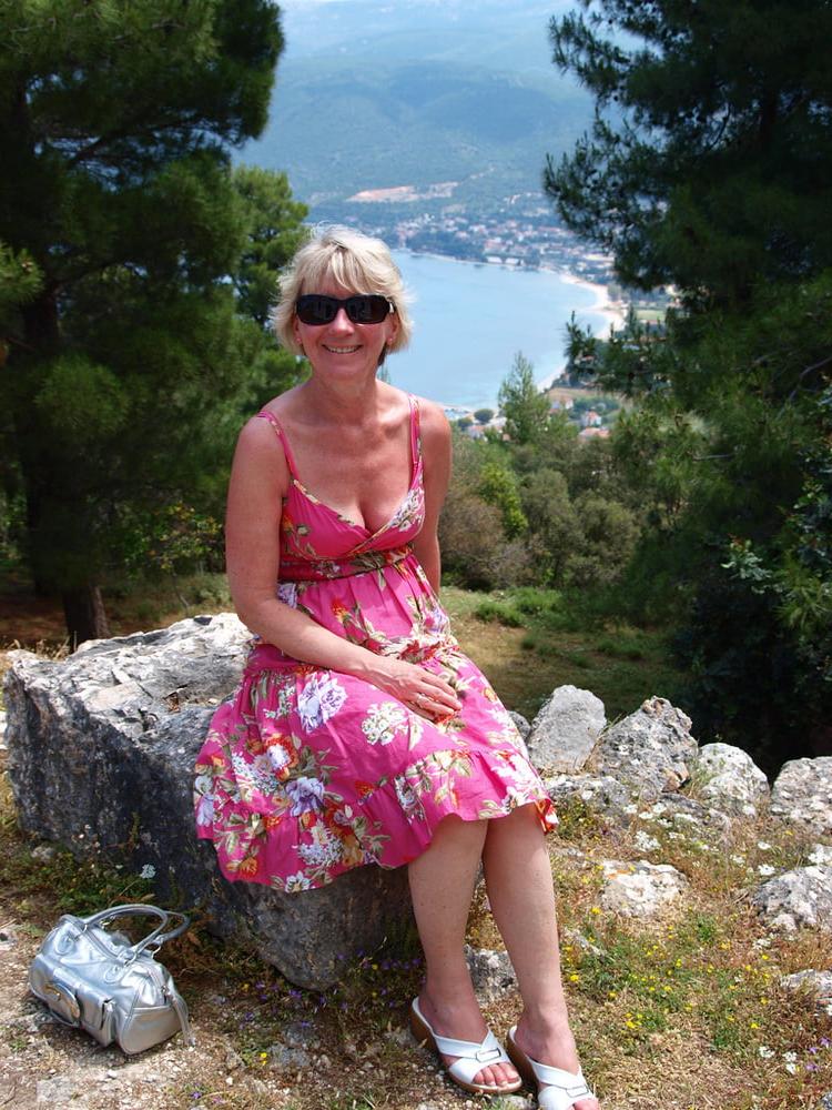 25P Mature Ladies Dressed But Sexy 109
