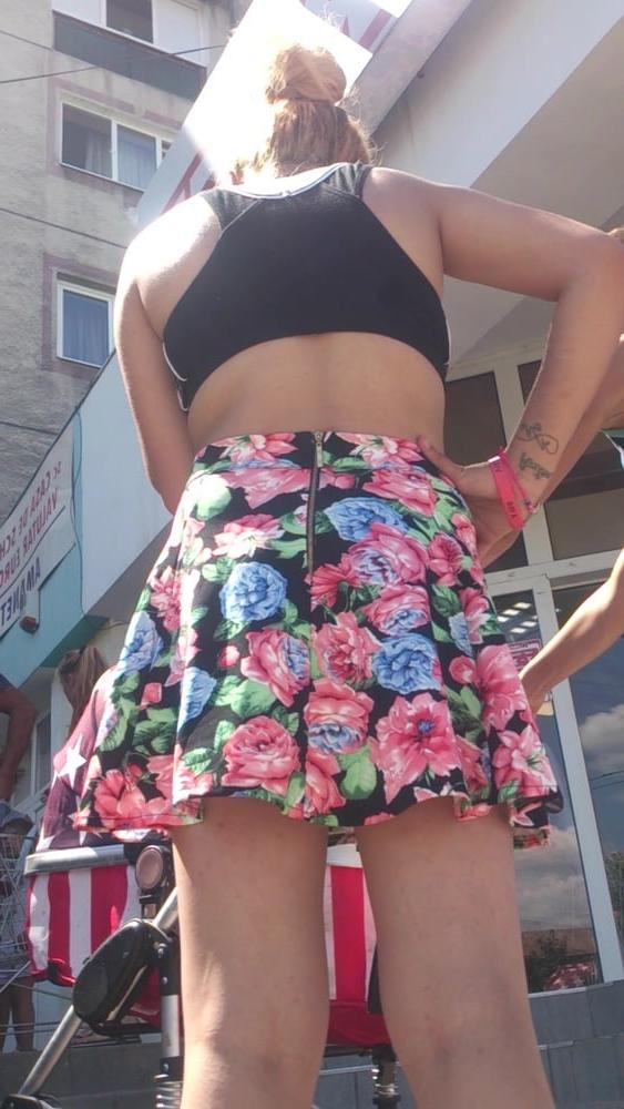 7P young gipsy slut upskirt