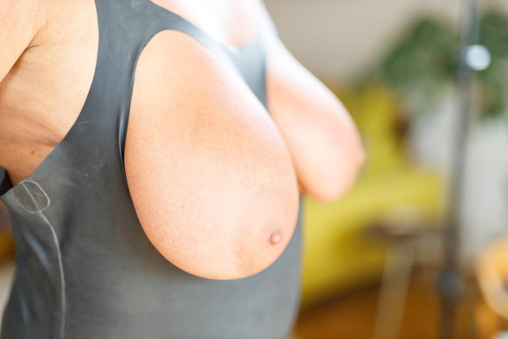 25P Granny pussy and big tits - she loves to show their goodies